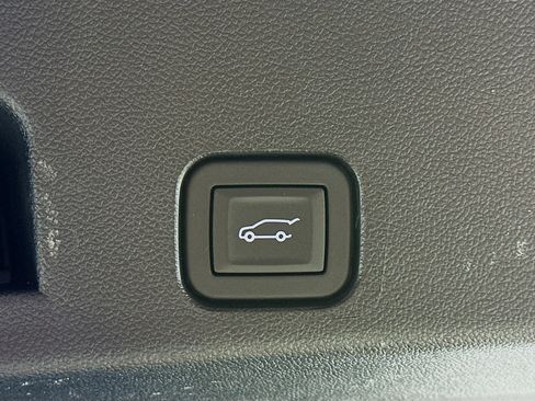 Used 2025 GMC Acadia Elevation FWD image 31