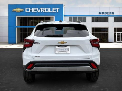 Used 2025 Chevrolet Trax LT w/ Driver Confidence Package image 4