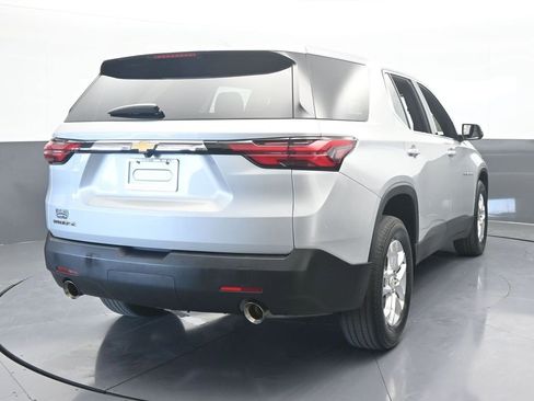 Used 2022 Chevrolet Traverse LS image 5