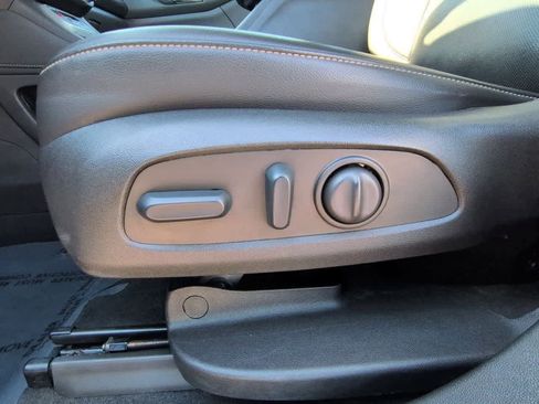 Used 2023 GMC Acadia SLT image 17