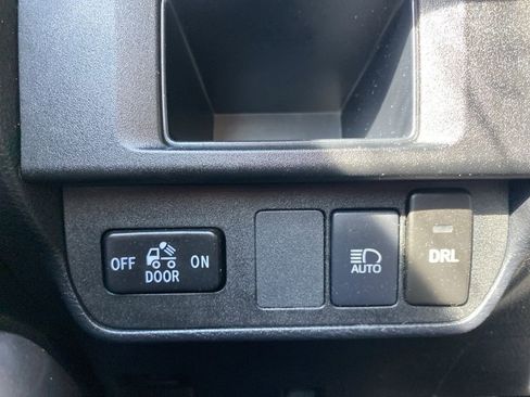 Used 2018 Toyota Tacoma SR5 image 25