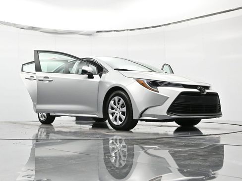 Used 2023 Toyota Corolla LE image 50