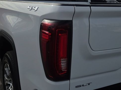 Used 2025 GMC Sierra 1500 SLT AWD/4WD image 9