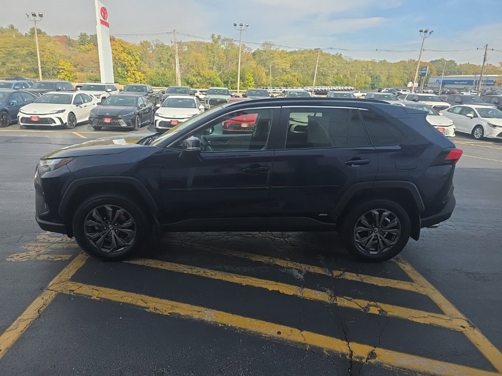 Used 2022 Toyota RAV4 XLE Premium AWD/4WD image 8
