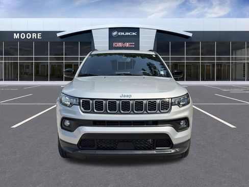 Used 2025 Jeep Compass Latitude AWD/4WD image 7