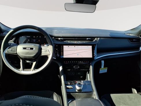 New 2026 Jeep Grand Cherokee Altitude image 11