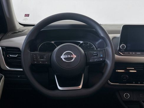 Used 2023 Nissan Rogue SV FWD image 18