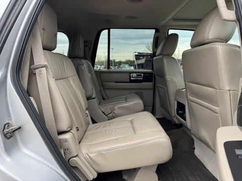 Used 2015 Lincoln Navigator 4WD image 19