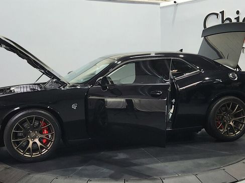 Used 2016 Dodge Challenger SRT Hellcat RWD image 18