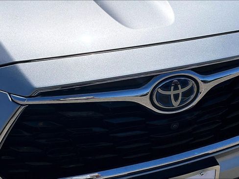 Certified 2021 Toyota Highlander Platinum AWD/4WD image 29