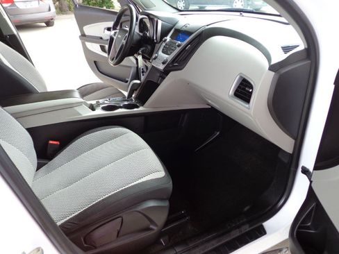 Used 2010 Chevrolet Equinox LT w/ Vehicle Interface Package FWD image 19