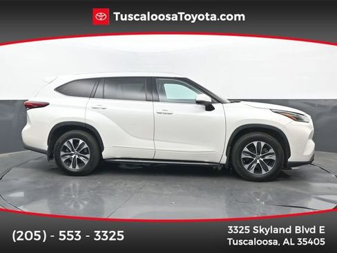 Used 2021 Toyota Highlander XLE image 1