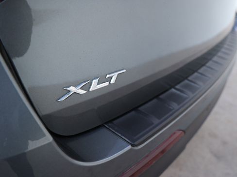 Used 2023 Ford Explorer XLT image 12