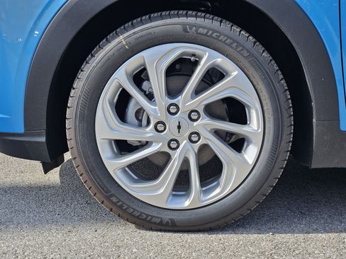 New 2027 Chevrolet Bolt LT FWD image 7