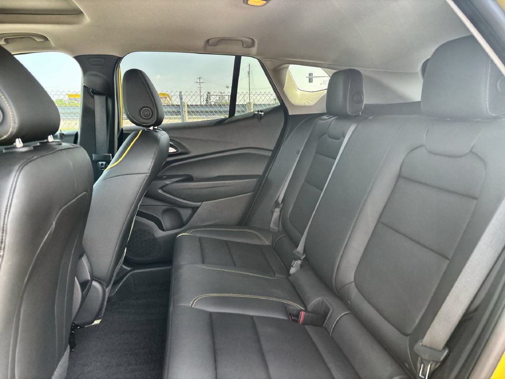 Used 2025 Chevrolet Trax ACTIV w/ Sunroof Package FWD image 16