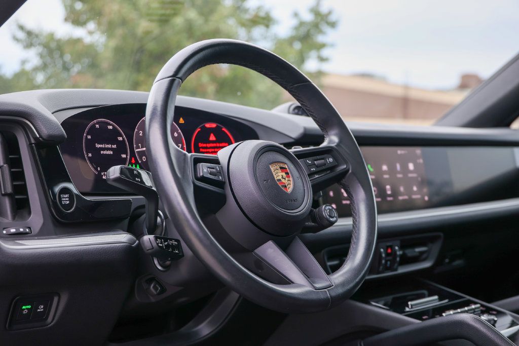 Certified 2024 Porsche Cayenne Coupe AWD/4WD image 30