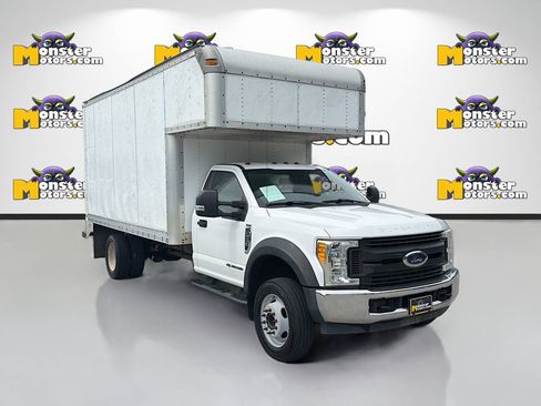 Used 2017 Ford F550 2WD Regular Cab Super Duty image 3
