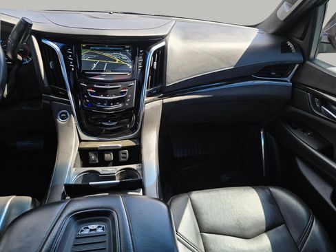 Used 2018 Cadillac Escalade ESV Platinum AWD/4WD image 4