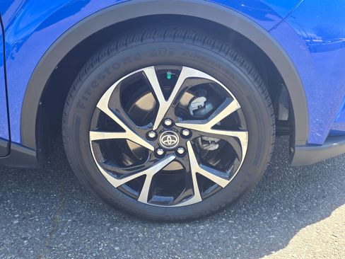 Used 2021 Toyota C-HR XLE FWD image 9