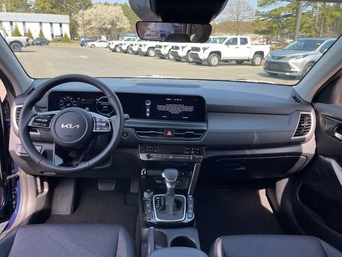 Certified 2025 Kia Seltos EX w/ EX Sunroof Package AWD/4WD image 8