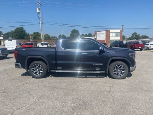 Used 2022 GMC Sierra 1500 SLT w/ SLT Premium Package AWD/4WD image 7
