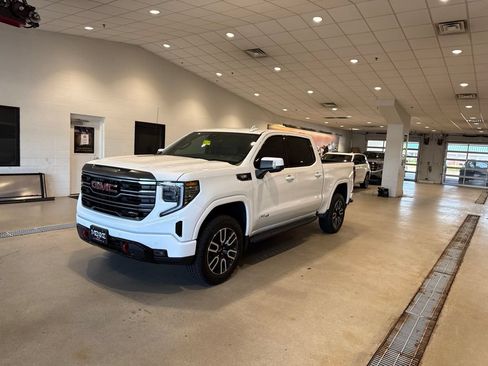 Used 2023 GMC Sierra 1500 AT4 w/ AT4 Premium Package AWD/4WD image 3