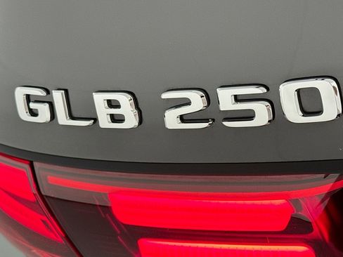 Certified 2024 Mercedes-Benz GLB 250 4MATIC image 10