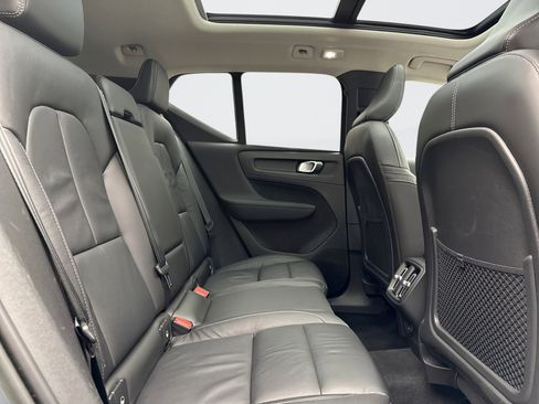 Used 2023 Volvo XC40 B5 Plus image 20