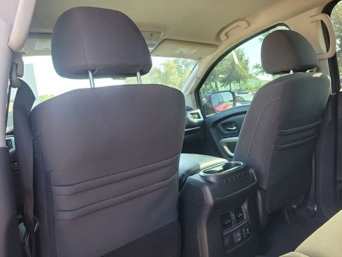 Used 2021 Nissan Titan SV w/ SV Convenience Package RWD image 18