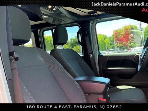Used 2024 Jeep Wrangler Unlimited AWD/4WD image 7