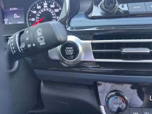 Used 2023 Kia Seltos S w/ Navigation Package FWD image 18