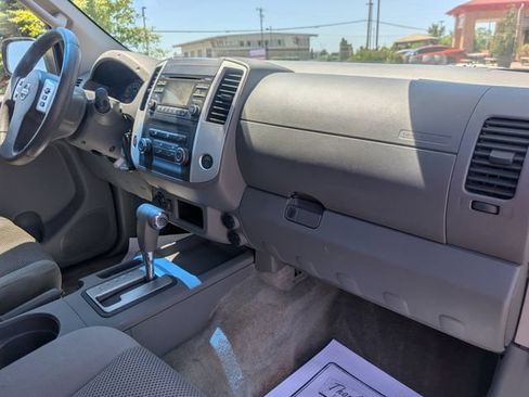 Used 2013 Nissan Frontier SV AWD/4WD image 21