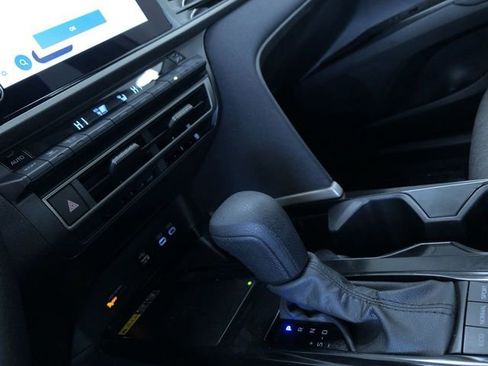 Used 2025 Toyota Camry LE image 30