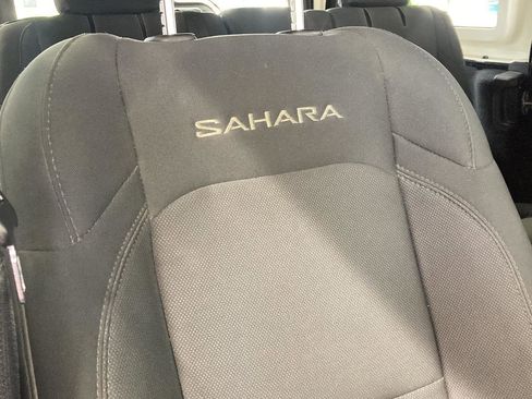 Used 2019 Jeep Wrangler Unlimited Sahara image 20