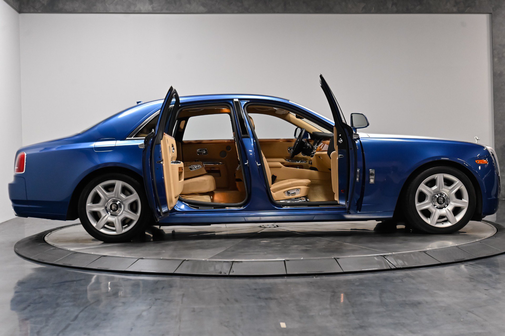 Used 2012 Rolls-Royce Ghost RWD image 15