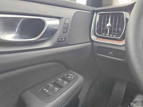 Certified 2025 Volvo V60 B5 Cross Country Plus image 33
