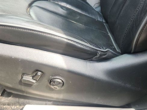 Used 2017 Chrysler Pacifica Limited w/ UConnect Theater Package FWD image 12