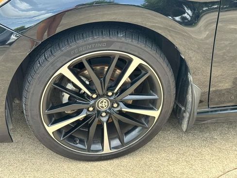 Used 2020 Toyota Camry XSE FWD image 5
