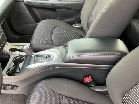 Used 2020 Dodge Journey SE FWD image 24