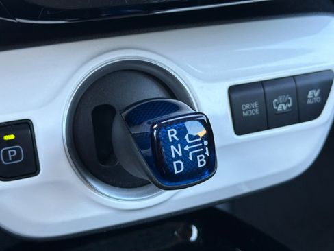 Used 2019 Toyota Prius Prime Premium image 33