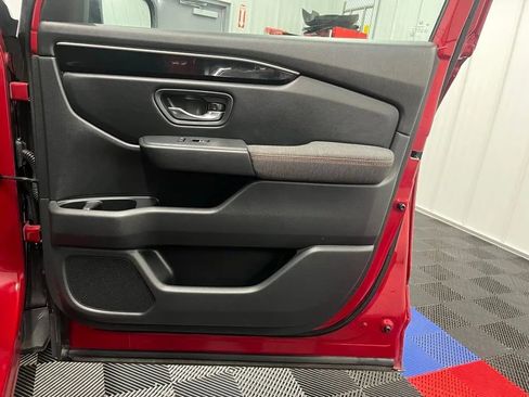 Used 2023 Honda Pilot Sport image 25