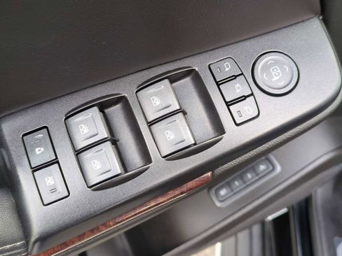 Used 2018 GMC Yukon SLT image 11