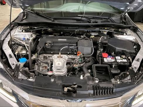 Used 2017 Honda Accord Sport image 10