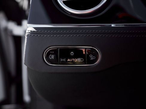 Used 2023 Bentley Continental GT Azure image 43