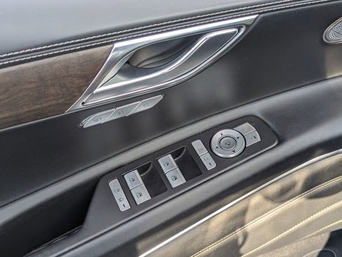 Used 2023 Genesis GV80 2.5T image 27