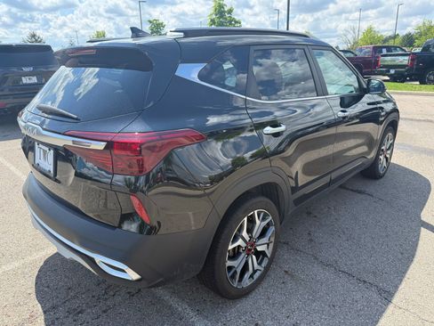 Used 2023 Kia Seltos SX w/ SX Sunroof Package AWD/4WD image 5
