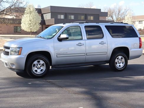 Used 2013 Chevrolet Suburban LT image 10