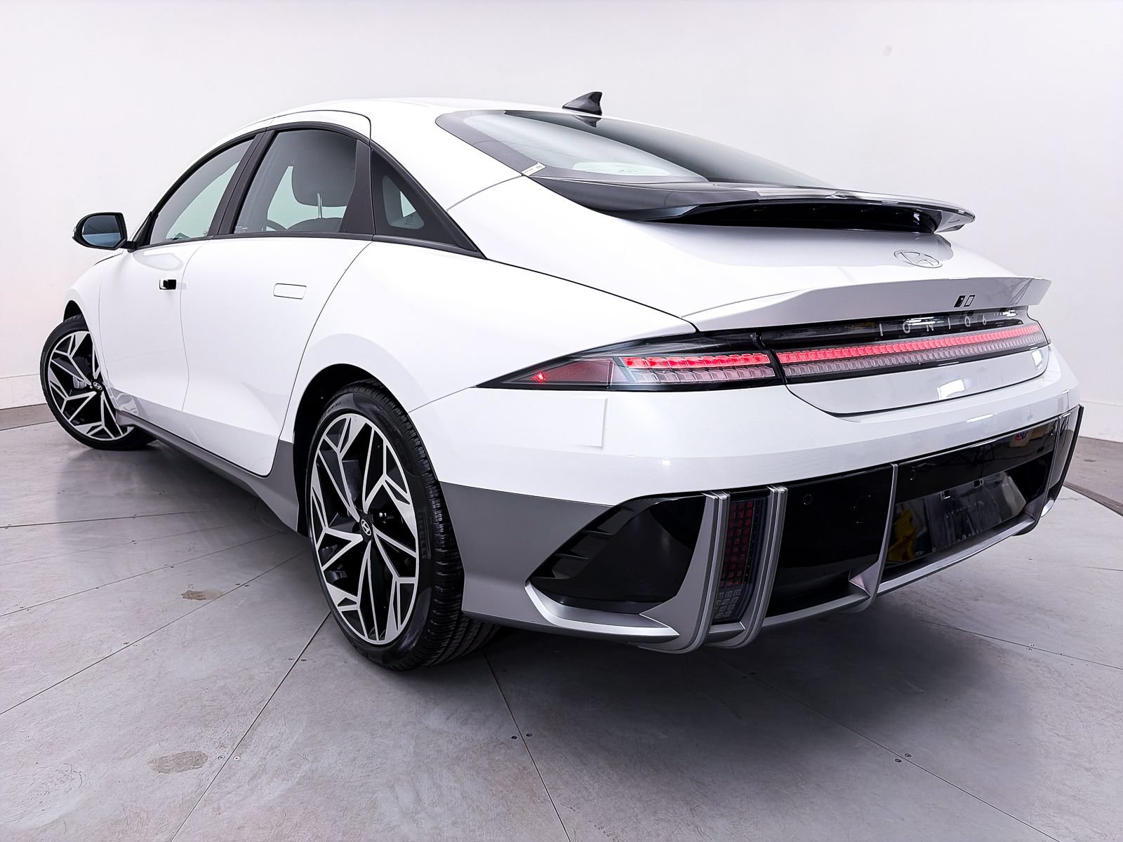 Used 2023 Hyundai Ioniq 6 SEL w/ Cargo Package RWD image 2