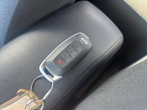 Used 2025 Nissan Versa SV FWD image 20