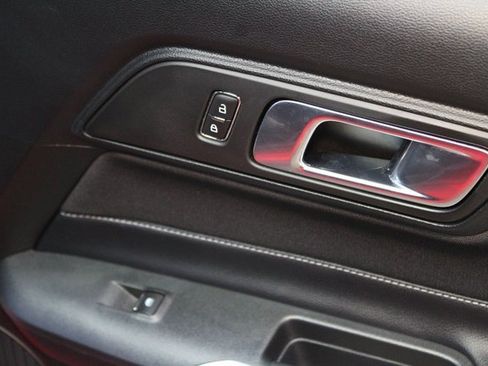 Used 2022 Ford Mustang Coupe image 9